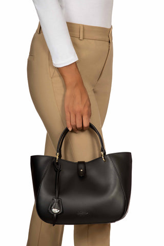 <tc>Black Sofia</tc>