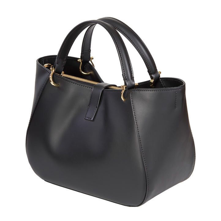 <tc>Black Sofia</tc>